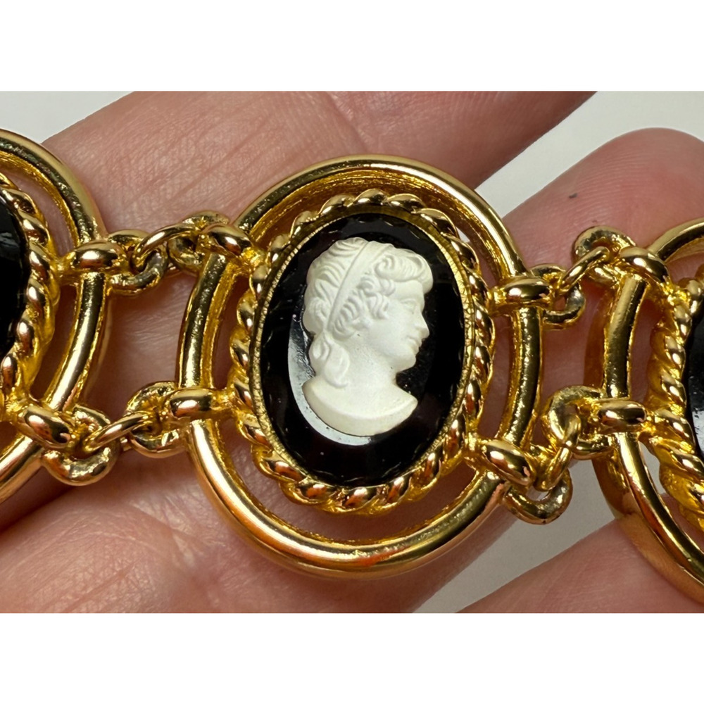 Vintage 7.5" Burberrys Burberry Black & White Gold Tone Cameo Link Bracelet - Picture 4 of 8